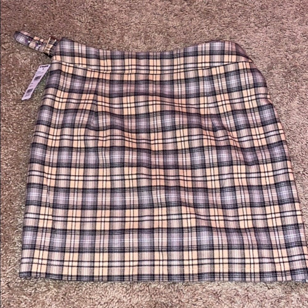 plaid skirt - Picture 2 of 3